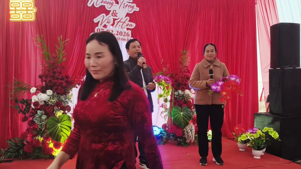 Pháng Lài người Trung Quốc Hát Ở Quang Long 