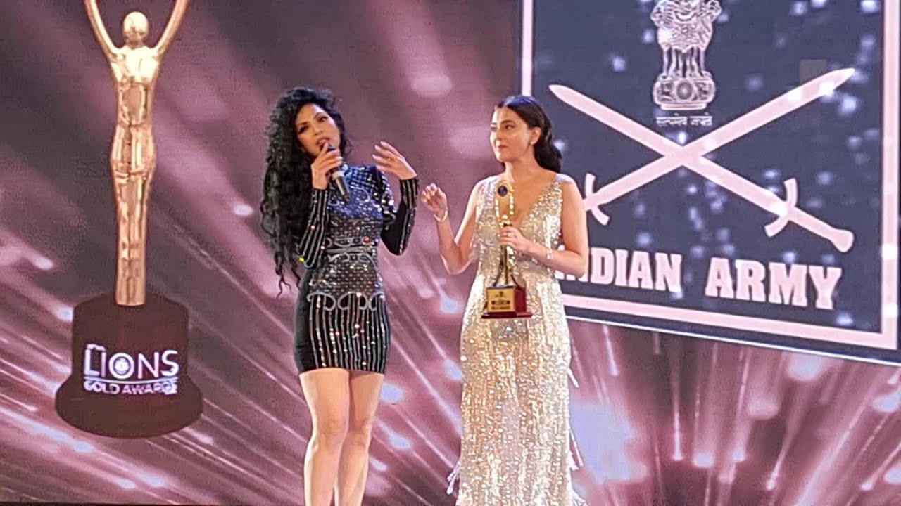 Tejasswi Prakash Full Exclusive Interview At Red Carpet of Lion Gold Award 2022 |  Tejasswi Prakash