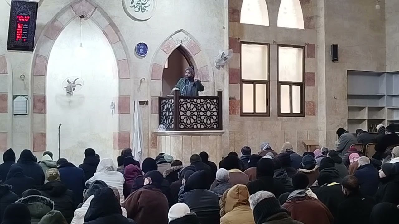 موالاة المنافقين للكافرين فلا ينصرون دينا ويسكتون عن الطعن والاستهزاء بالدين .