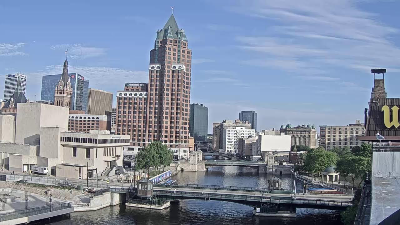 MKE River Cam - Milwaukee, Wisconsin - by MKE.com
