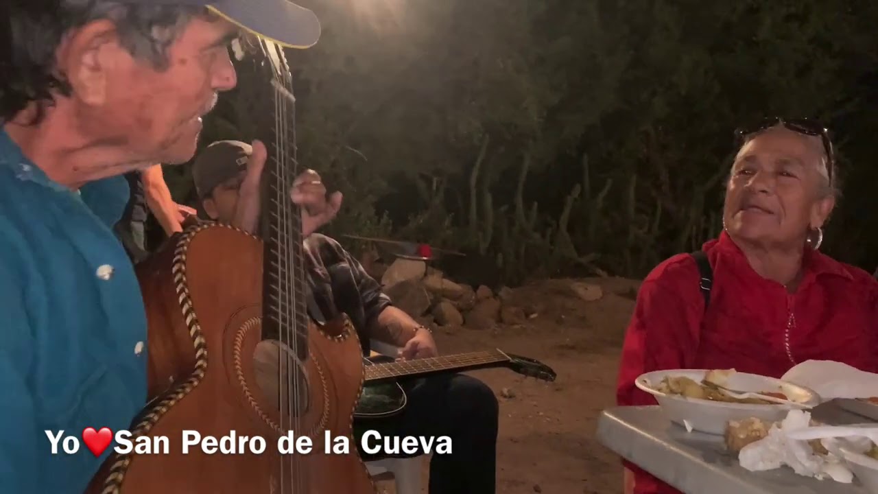 Rosa Lameda y Lauro cantando en la cena de San Judas en San Pedro de la Cueva