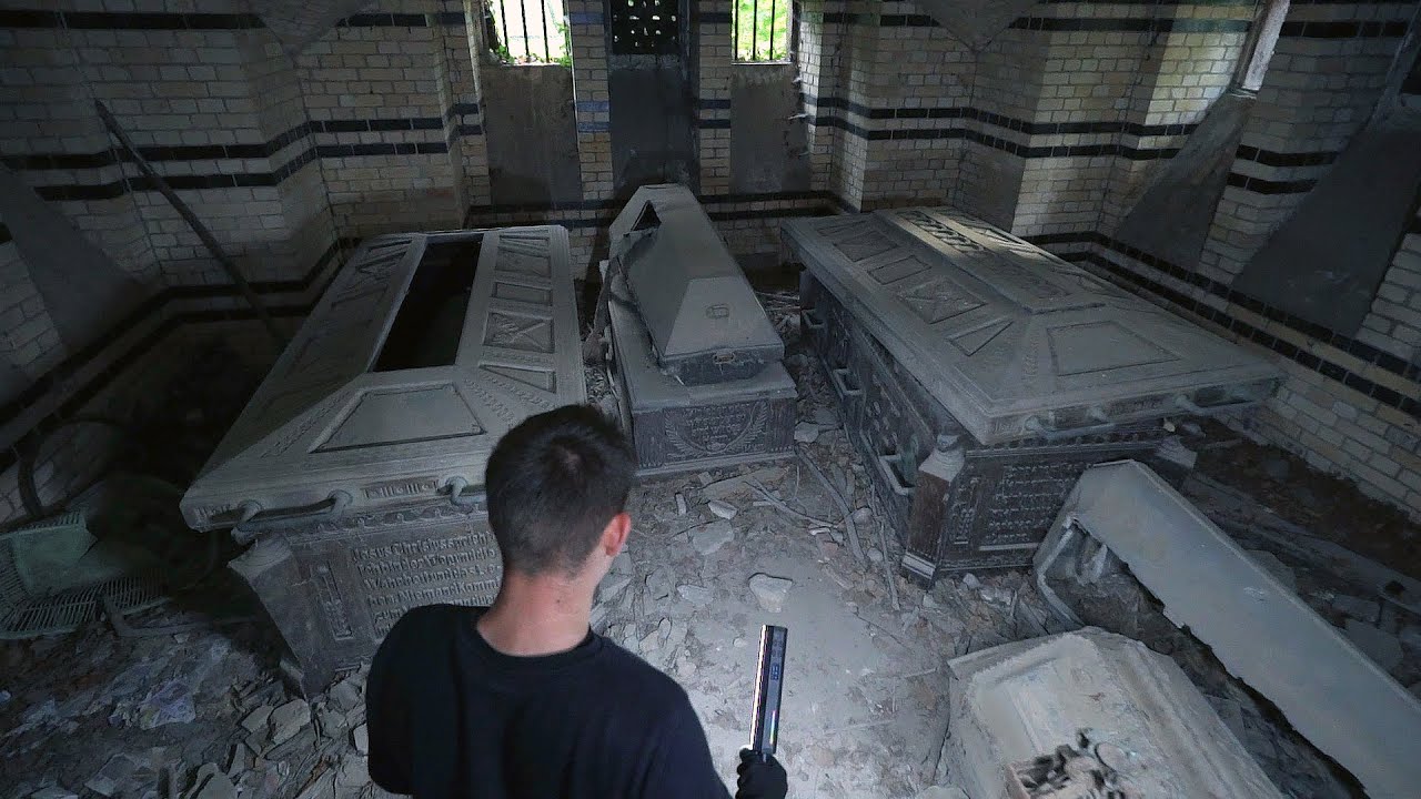 OPU&Scaron;TĚN&Aacute; HROBKA A VYKRADEN&Eacute; RAKVE - Tohle už je moc!