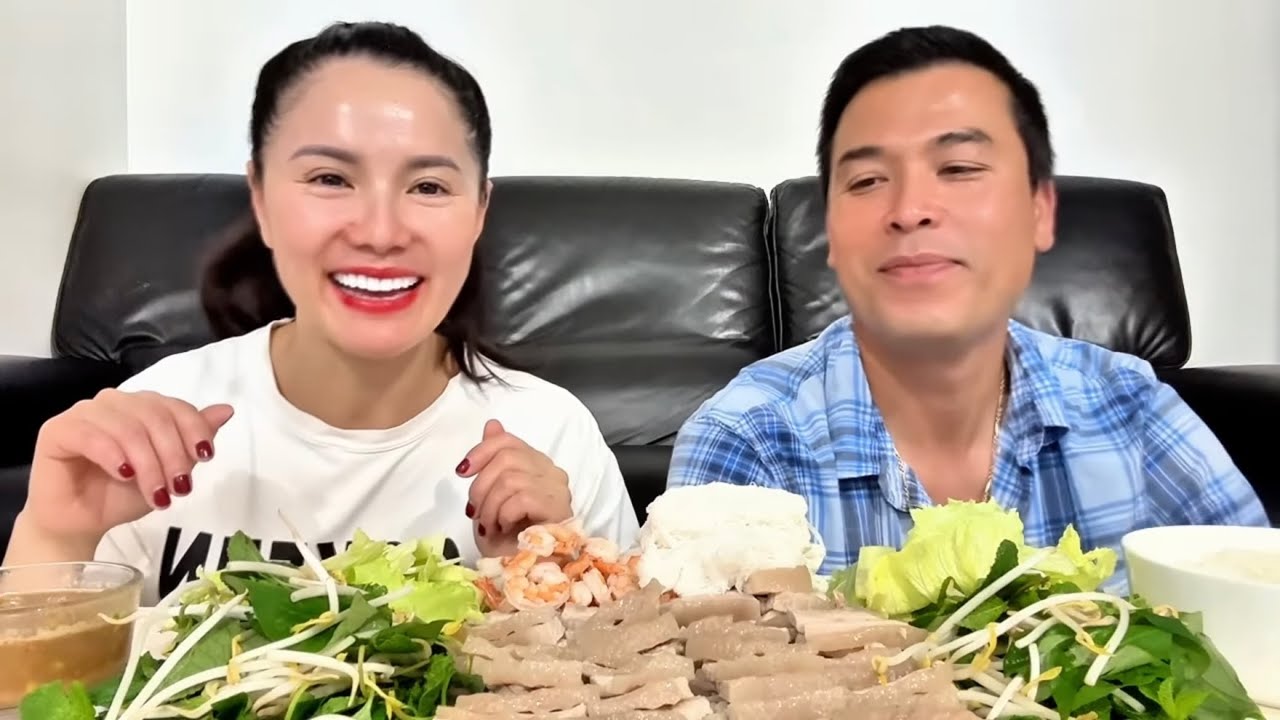 Bánh Tráng Cuốn Tôm Thịt vợ chồng 2 bánh Xin Mời Cả Nhà ạ