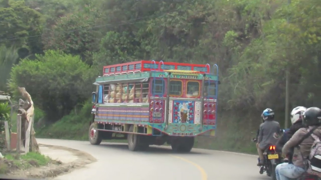 la chiva carro escalera municipio de San Vicente Ferrer oriente de Antioquia