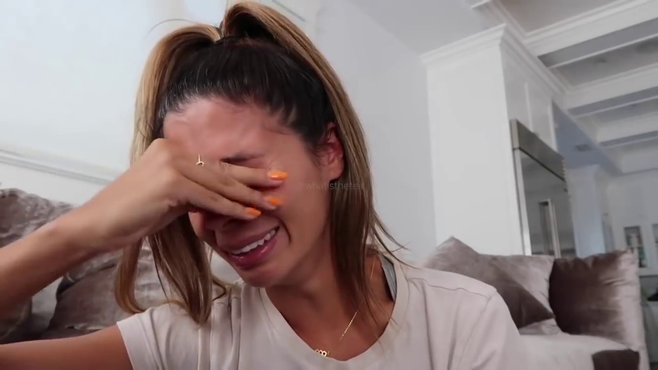 laura lee's apology but she doesn't apologize and fake cries for 2 minutes straight
