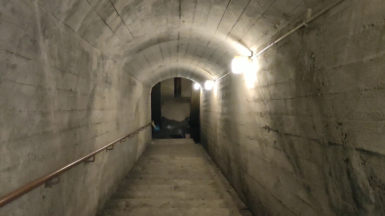 海軍航空隊串良基地跡の地下壕第一電信室（戦争遺構）