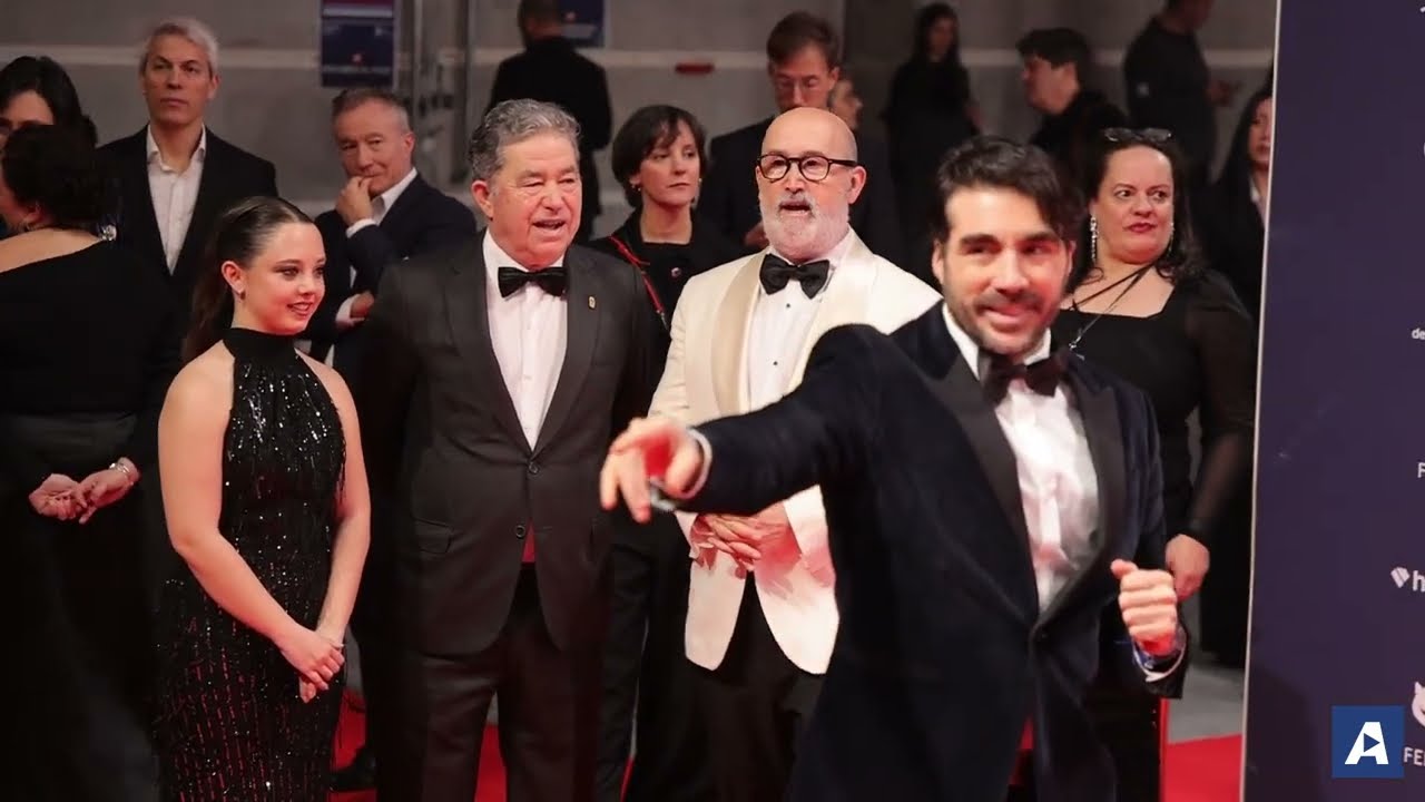Las estrellas de los Premios Feroz pasan por la alfombra roja antes de la gala
