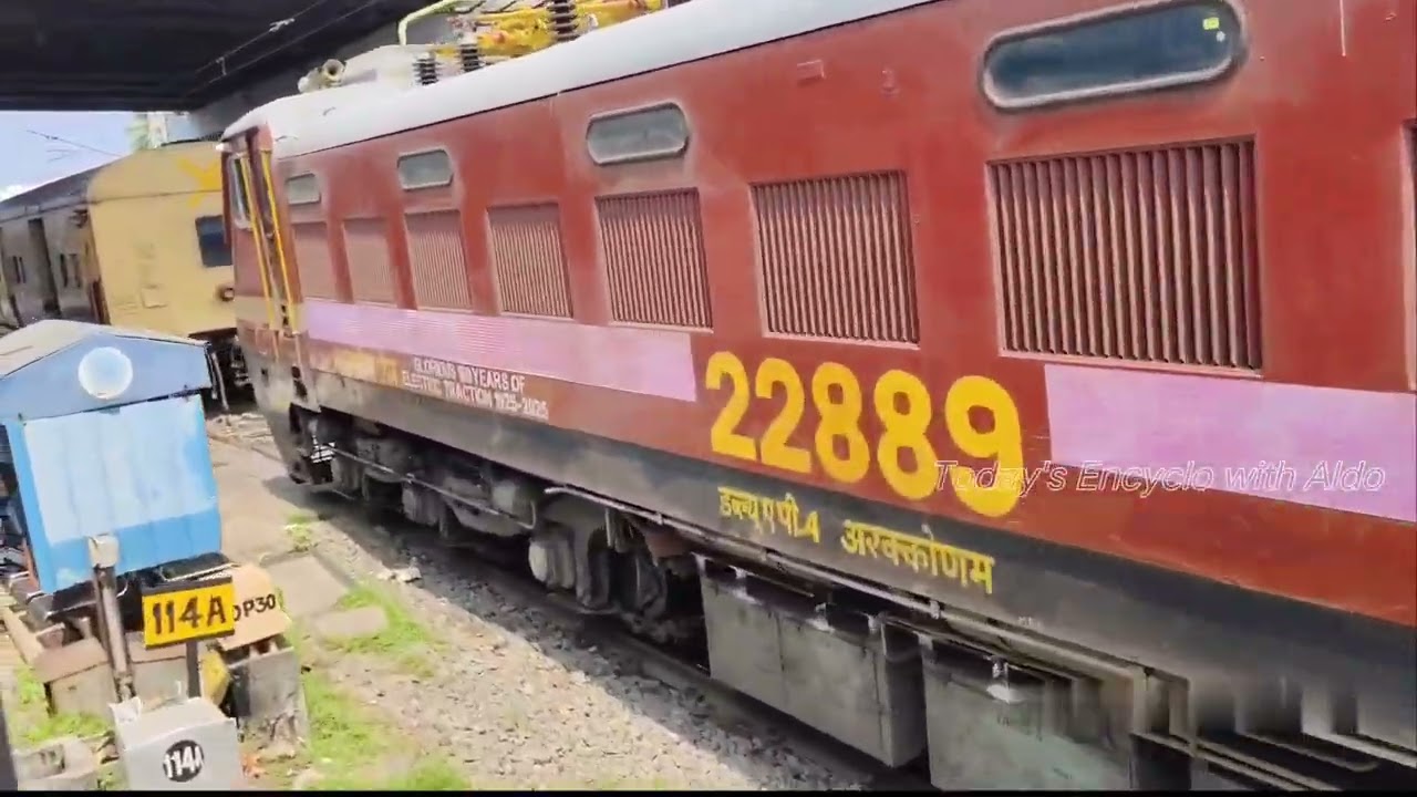 Vaigai vs Pandian Express arrival at Chennai Egmore | Today's Encyclo with Aldo | Railfanning