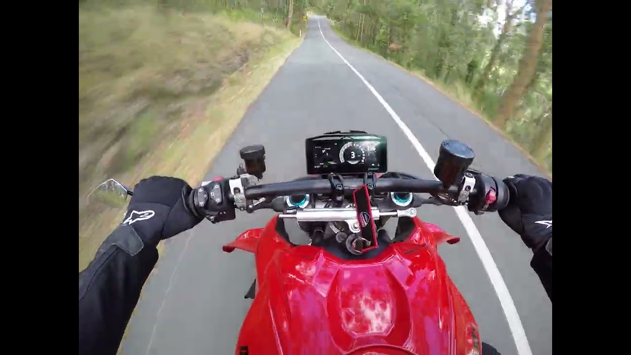 Ducati Streetfighter V4S - 2025 - Mountain run 01