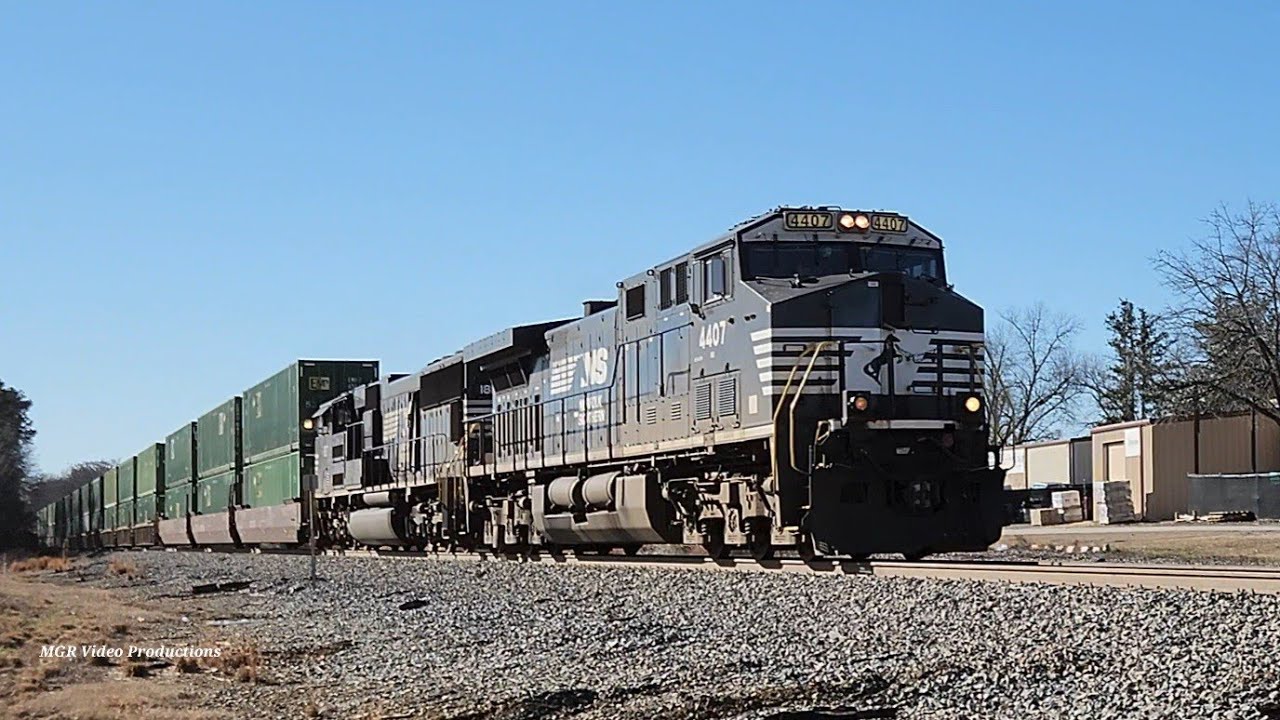 2-8-2026: NS AC44C6M 4407 & NS SD70ACC 1817 Lead NS 287 Thru Bonaire, GA