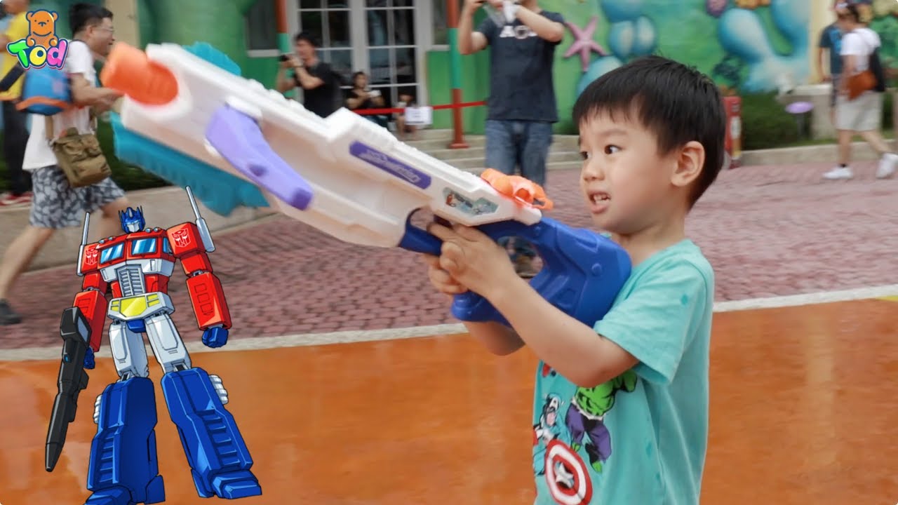 玩水槍打水戰！去義大遊樂世界超好玩！Fun Theme Park | 小陶德沛莉 玩具開箱