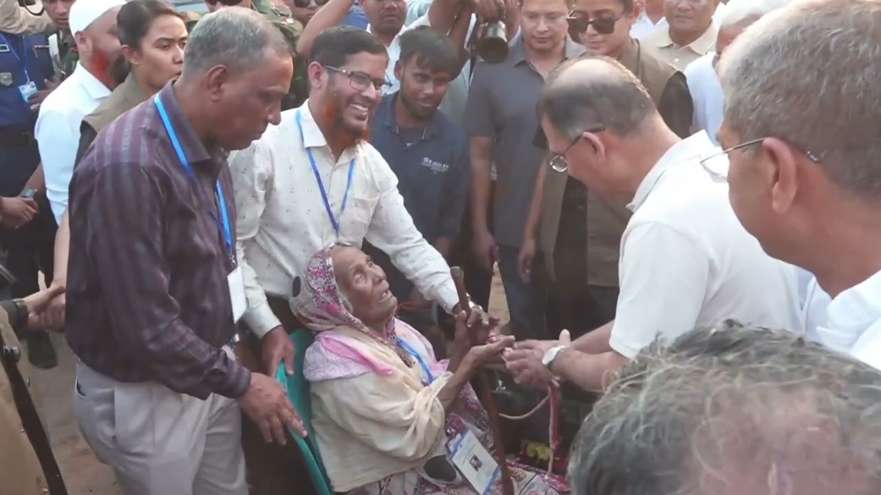 দিনাজপুরে দুস্থ ও অসহায়দের মাঝে ব্ল‍্যাক বেঙ্গল জাতের ছাগল বিতরণ করেন প্রধানমন্ত্রী তারেক রহমান।