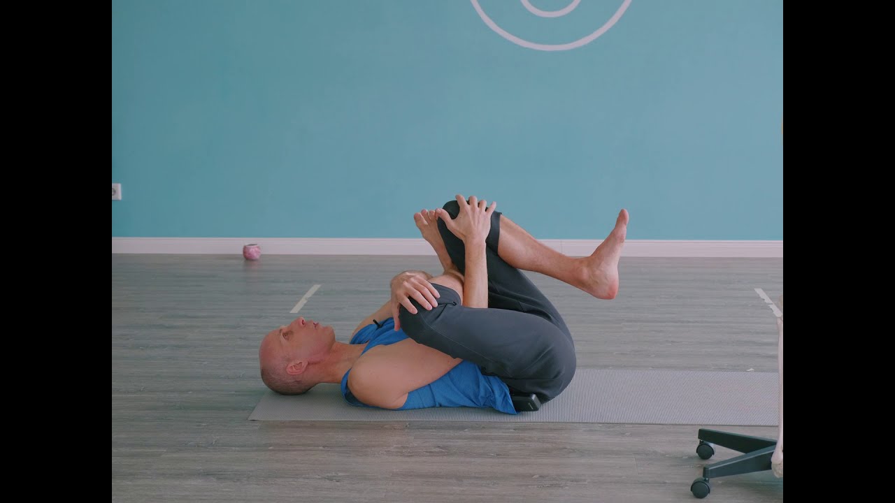 Yoga Anatomy #11 (Preparing for Lotus Pose - Solving outer knee pain)