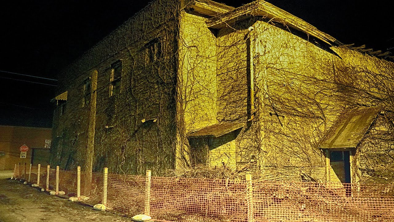 Abandoned Home Packed Full of Belongings - Everything was Destroyed