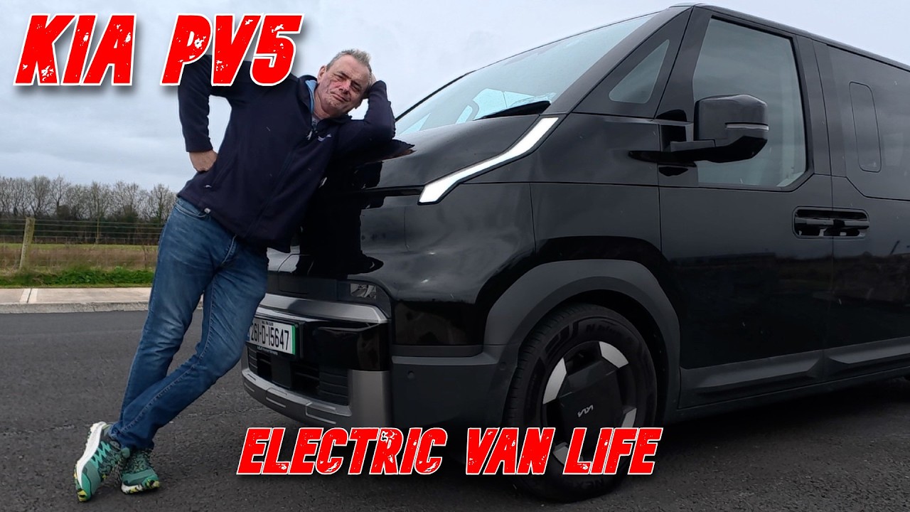 Kia PV5 &mdash; это одновременно и фургон, и легковой автомобиль в одном электрическом исполнении.