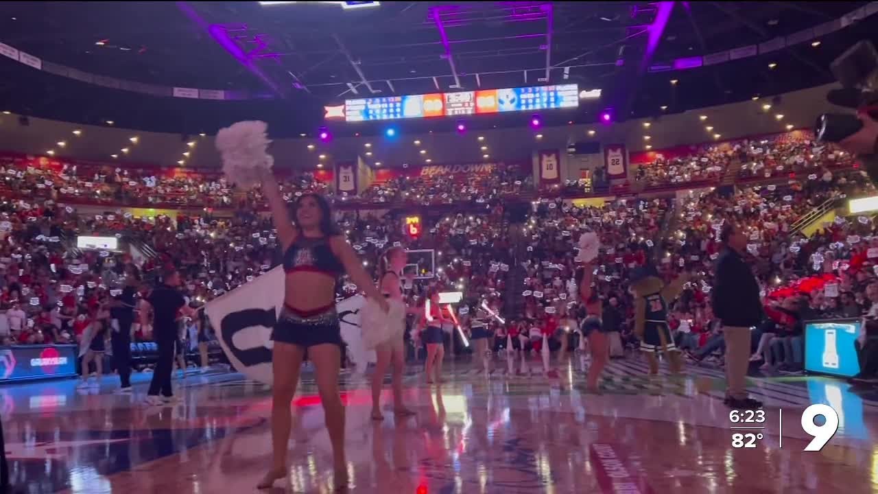 Tommy Lloyd challenges McKale crowd ahead of Kansas visit
