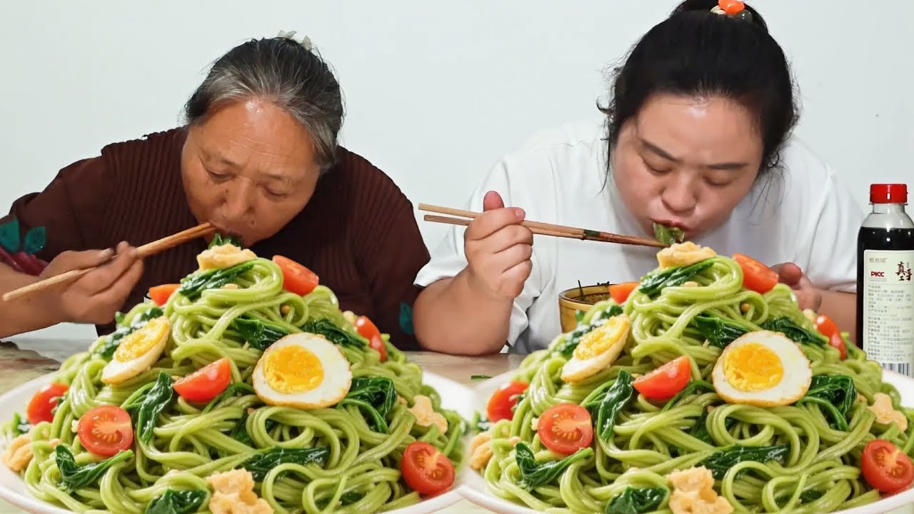 丹丹一碗手擀菠菜面，婆婆笑得合不拢嘴！连夸劲道爽滑比肉还香！【胖手手丹丹】