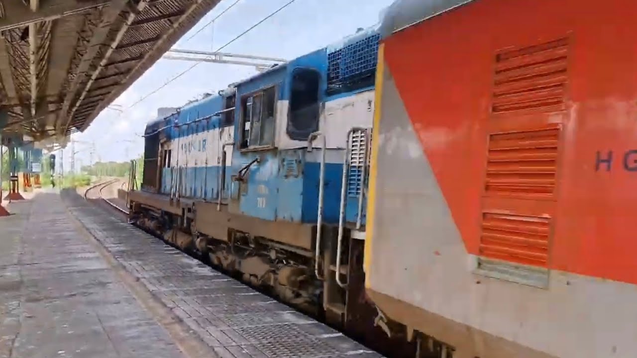 16653R TUGHLAKABAD WDM-3A IN LHF MODE HAULING 20484 DADAR BHAGAT KI KOTHI SUPERFAST EXPRESS 