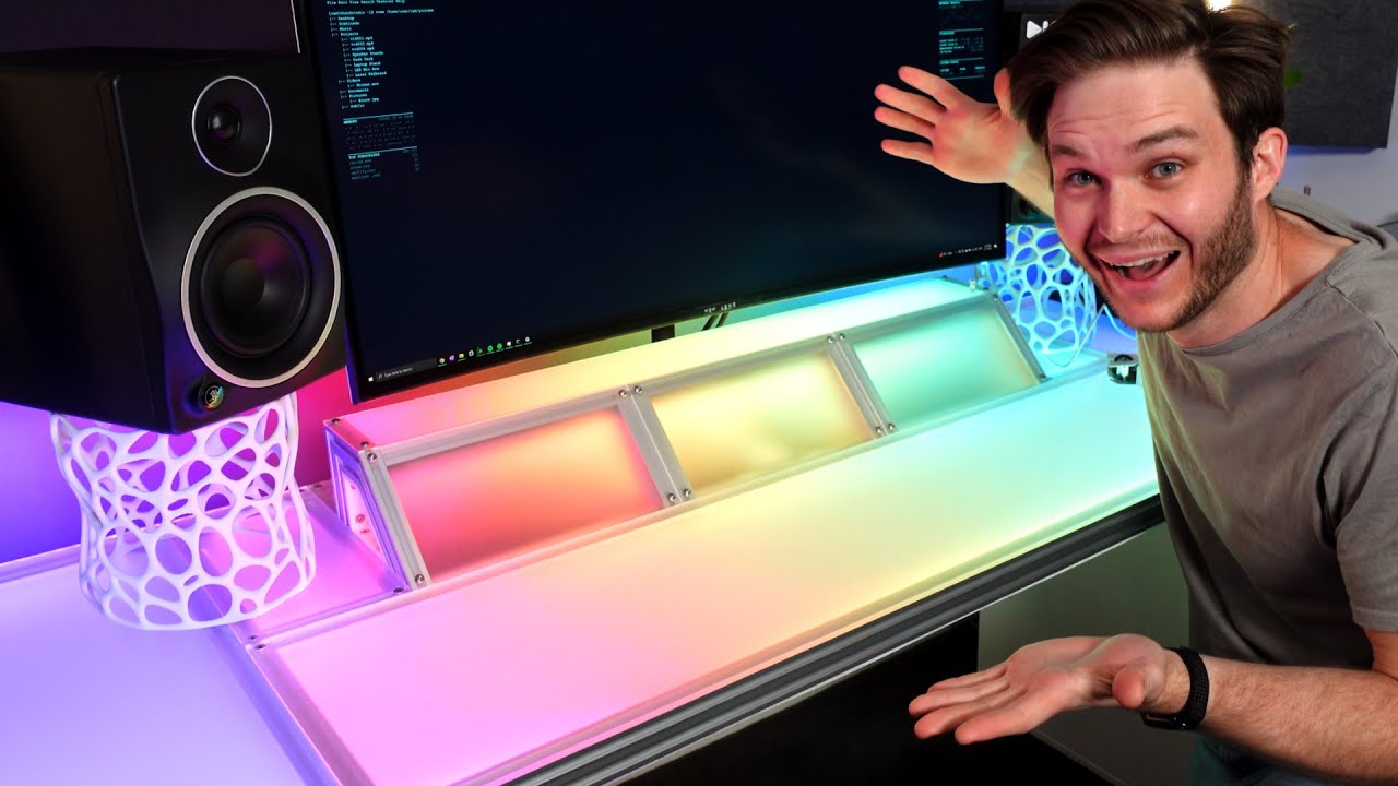 Весь стол RGB... Я серьезно!