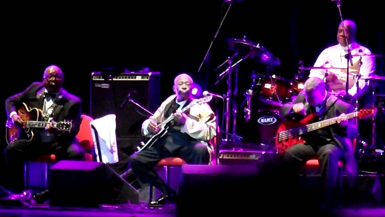 B.B. King - I Believe I'll Give Up Living, & Go Shopping Instead Live @ The Apollo Manchester 2011