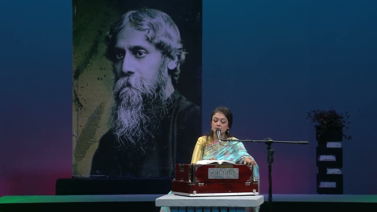 আজি বাংলাদেশের হৃদয় হতে,  কখন আপনিতুমি এই অপরূপ রূপে বাহির হলে জননী ।।