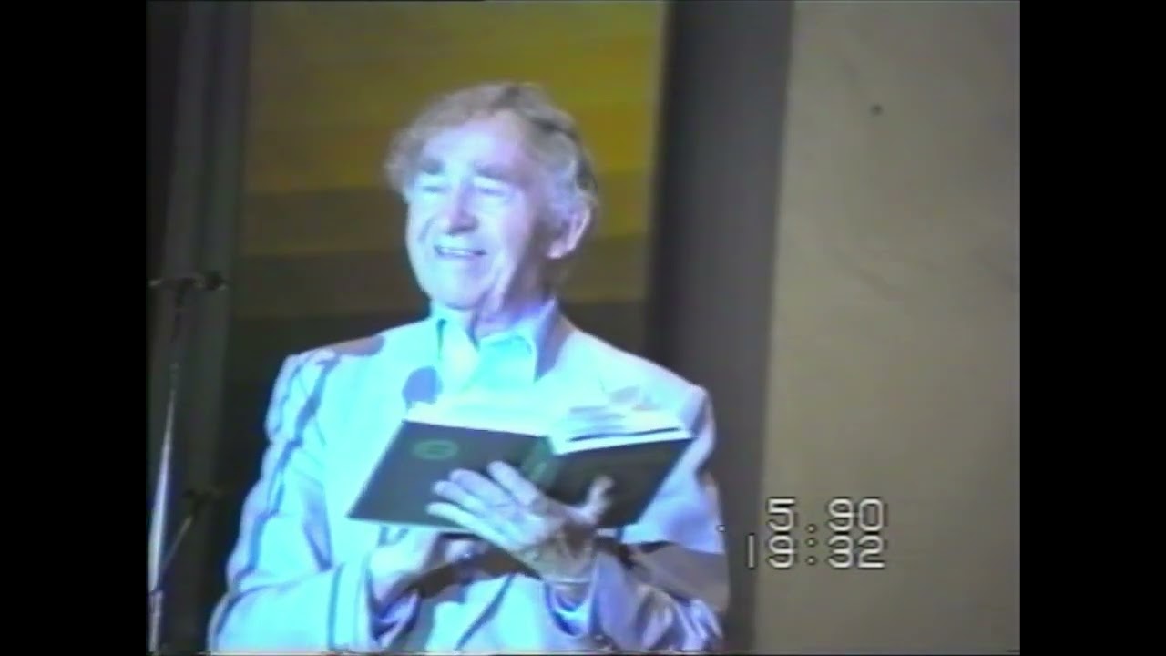 Bernardas Brazdžionis Lietuvoje 1989 m. /kalba renginyje/