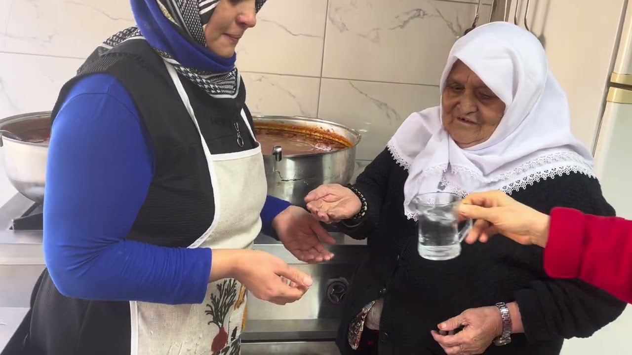 Kezban usta sultan ustaya el verdi .