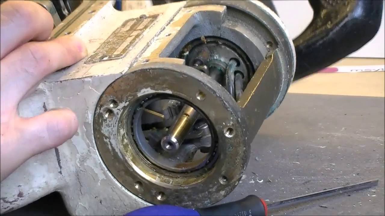 Tank turret and gun controller teardown for restoration