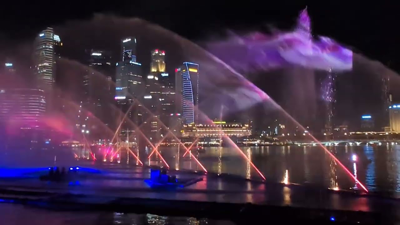 新加坡金沙酒店夜間水舞秀 nightly light and water show at Marina Bay Sands