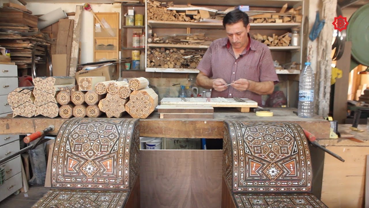 حرفي سوري ينقل #الموزاييك الدمشقي إلى الأردن