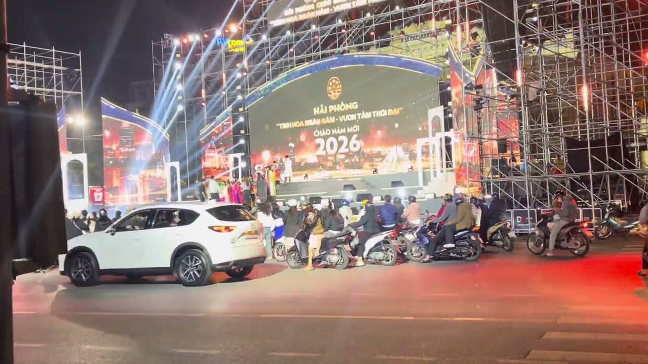 Sân khấu biểu diễn ca nhạc thời khắc chuyển giao năm mới 2026 tại Nhà hát lớn thành phố Hải Phòng