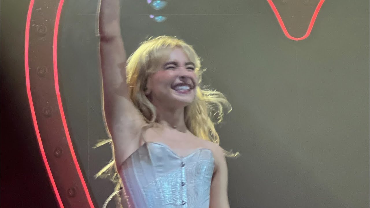 Sabrina Carpenter — Emails I Can’t Send Tour (Live Paris 2023)