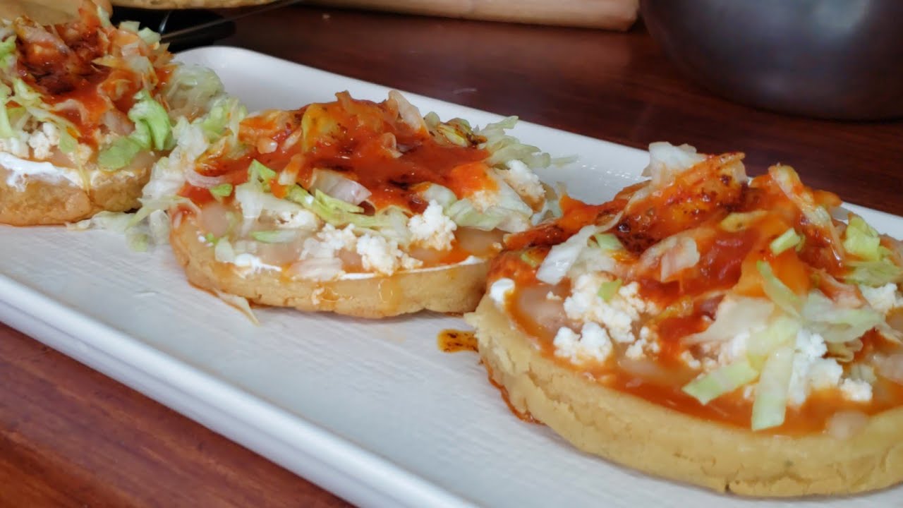 Sopes de Maseca de Frijoles con queso!