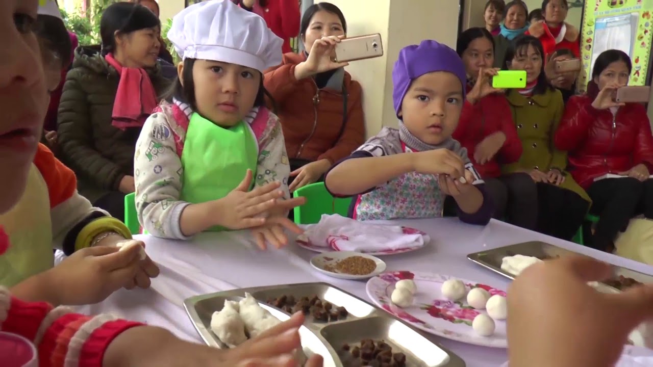 Các cháu trường Mầm Non An Cầu   Quỳnh Phụ  Làm bánh trôi