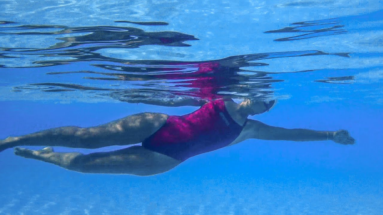 natation synchronisée - déplacement position costale