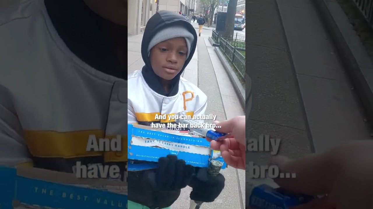 Cute kid helps homeless strangers 🥺❤️