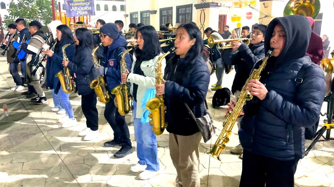 Así puso a bailar a toda la gente la Banda filarmónica Municipal de Santiago Zacatepec Mixe Oaxaca