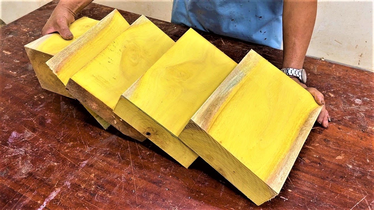 Wood Turning - Pieces Of Jackfruit Wood Processed Very Simply By The Carpenter Create Wonderful Work