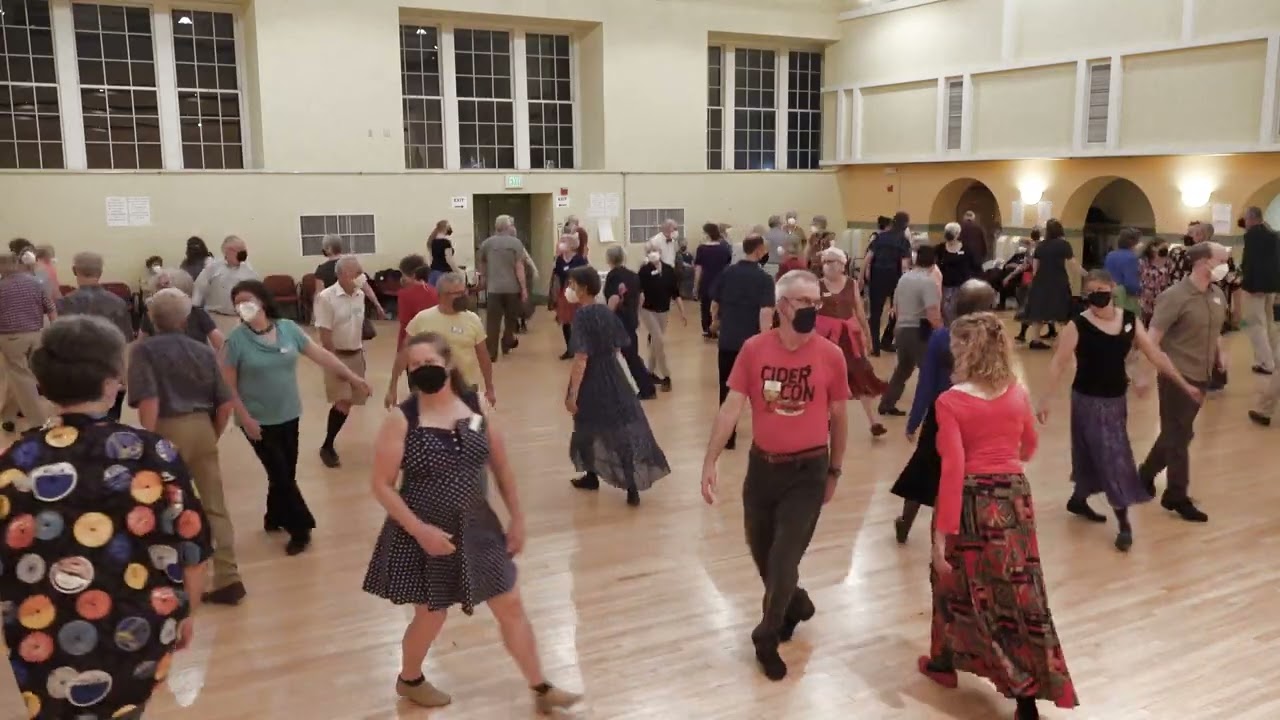 La Gavre (cc: dance subtitles)