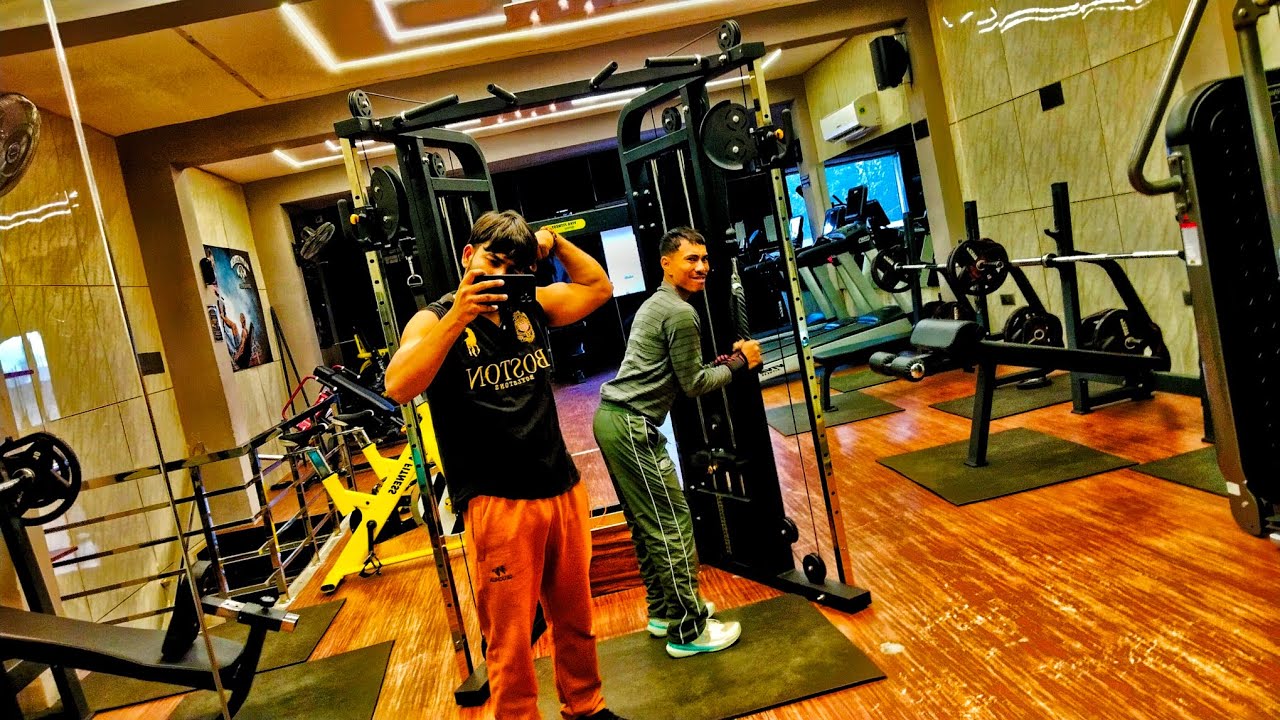 Chest x Tricep Day Workout Gym Vlog 😂 @Arjan0216 