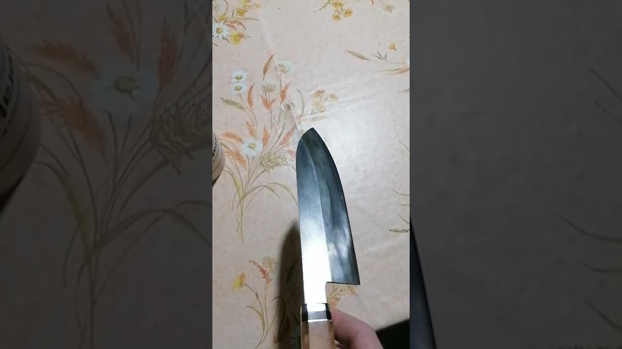 Santoku a tre biselli in 440c.