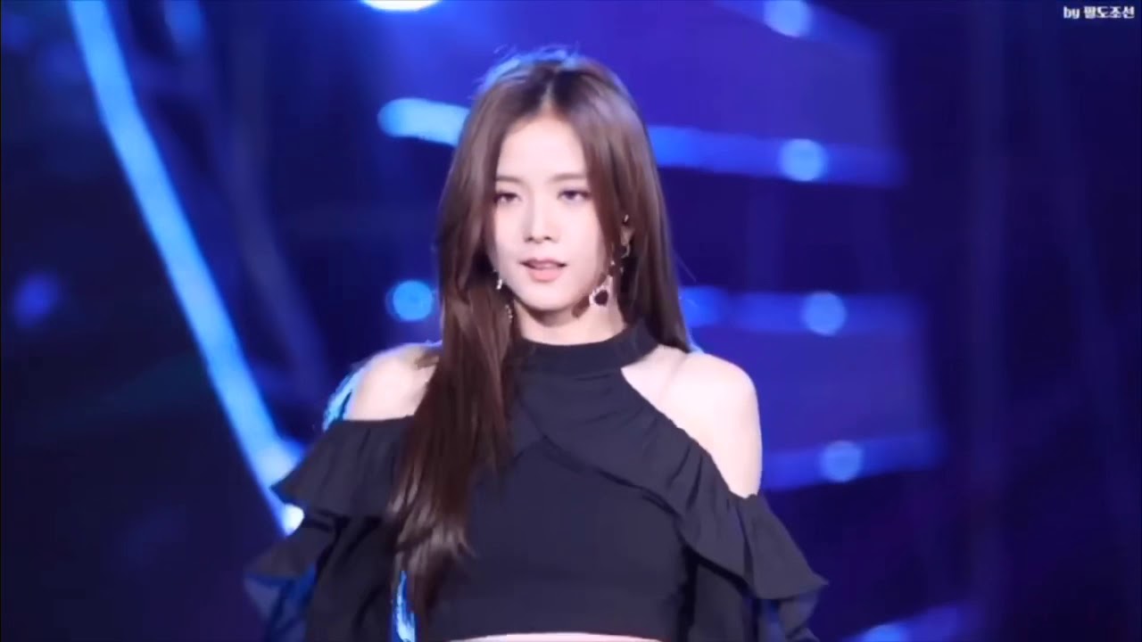 JISOO SEXY MOMENTS