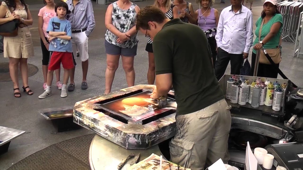 Street Spray Paint Artist in Fremont Street, Las Vegas, August 2014