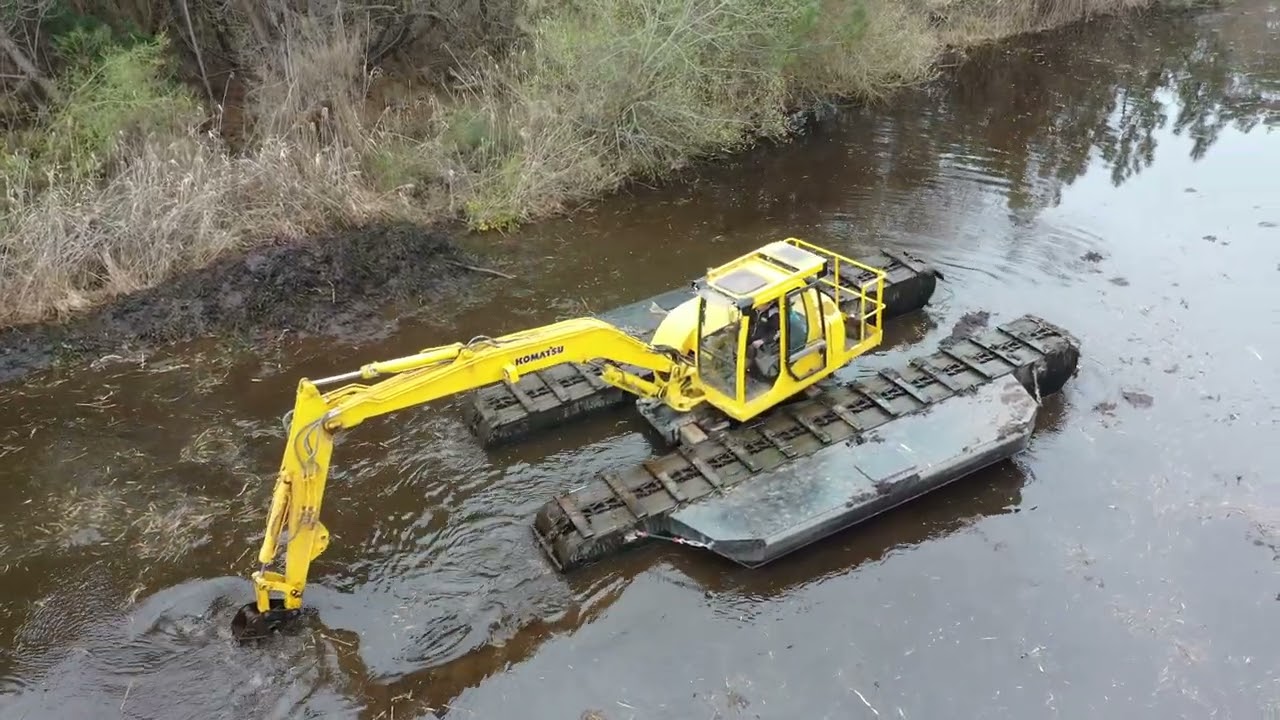 Entretien de berges de lagunes, lacs, marais, rivières avec pelleteuse amphibie