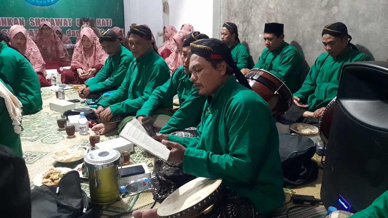 Pembacaan Rawi- Majelis Maulid Al Barzanji Krangkungan 