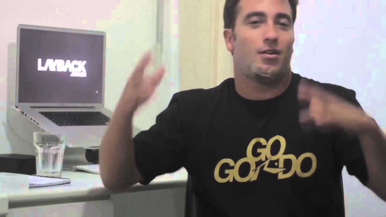 Gordo em Entrevista Bil&iacute;ngue (Code Red, Teahupoo 2011)