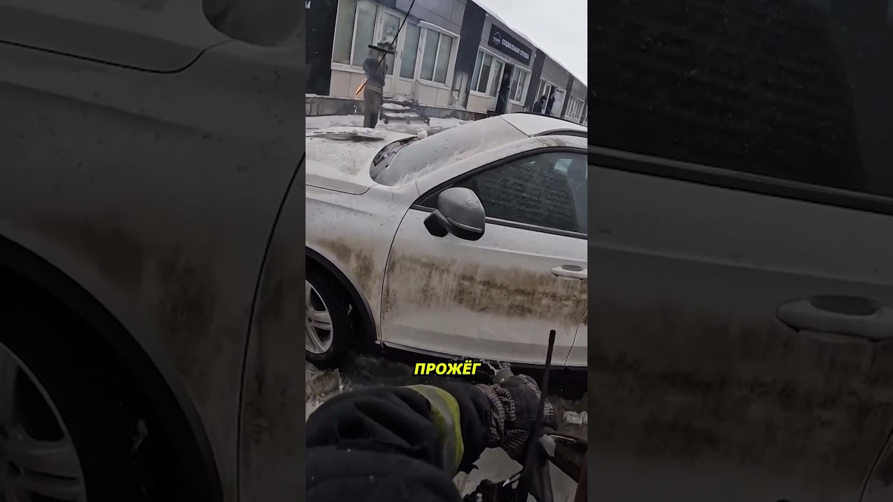 Оголённый провод упал и прожёг машину