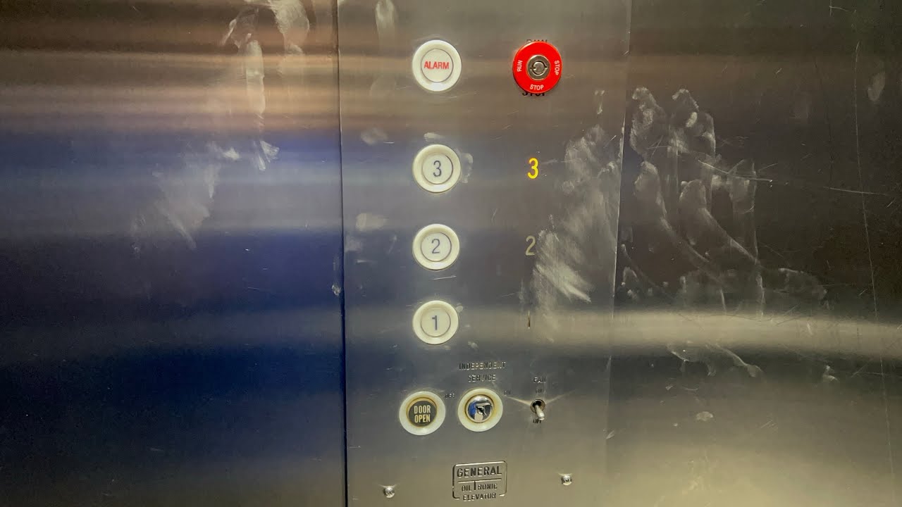 MODDED! Bad General Oiltronic Hydraulic Elevators @ Causeway Office Center- Clearwater, FL