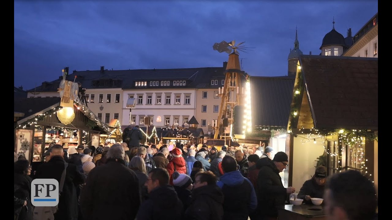 Annaberger Weihnachtsmarkt ist eröffnet - die Pyramide läuft
