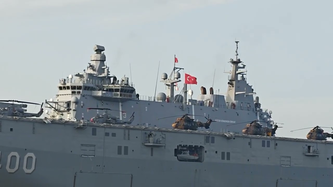 Turkse Marine vaart Rotterdam binnen. 26/02/26